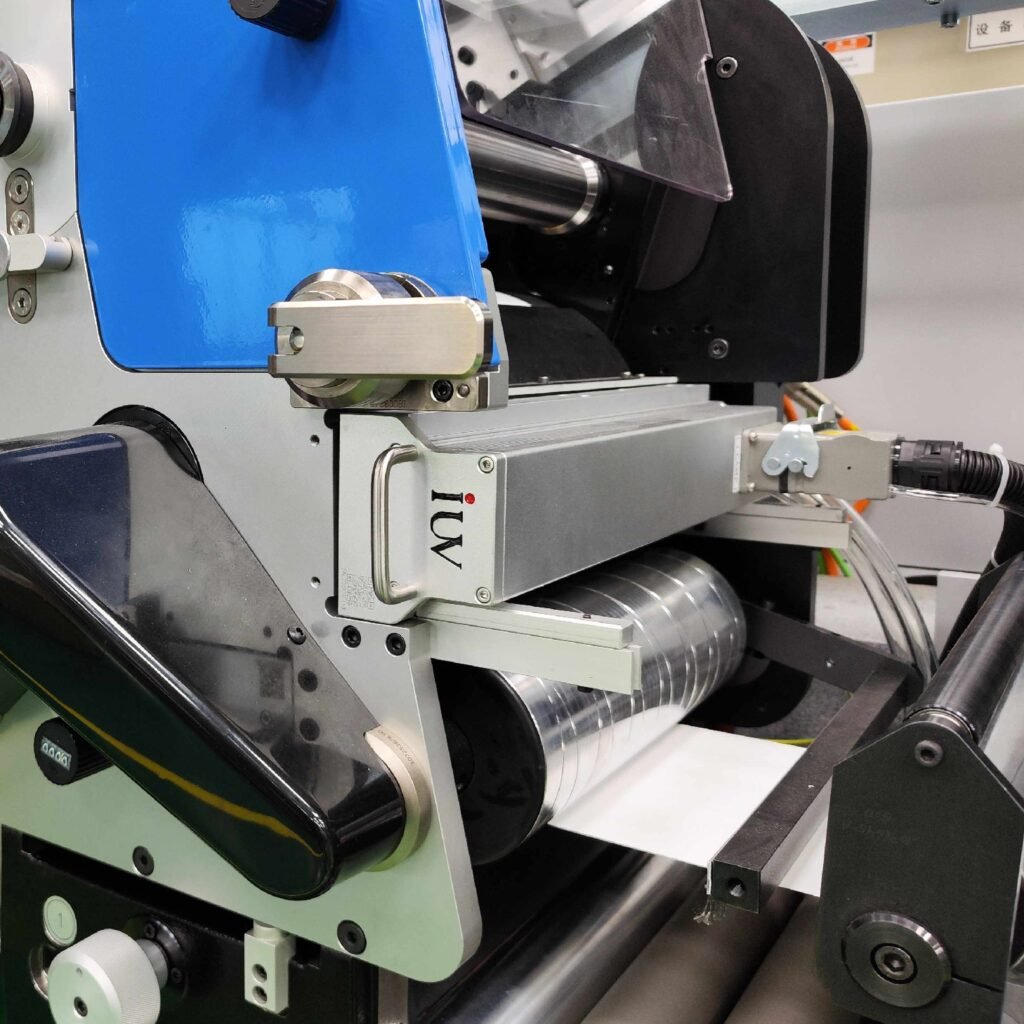 Systemy utwardzania LED w druku fleksograficznym – ekologiczne i wydajne rozwiązanie