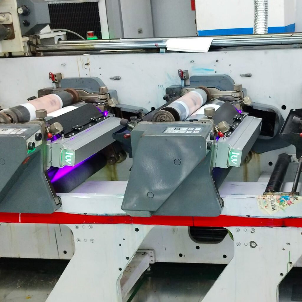 Integracja systemu utwardzania UV z nowoczesnymi maszynami drukarskimi – przewodnik dla producentów etykiet