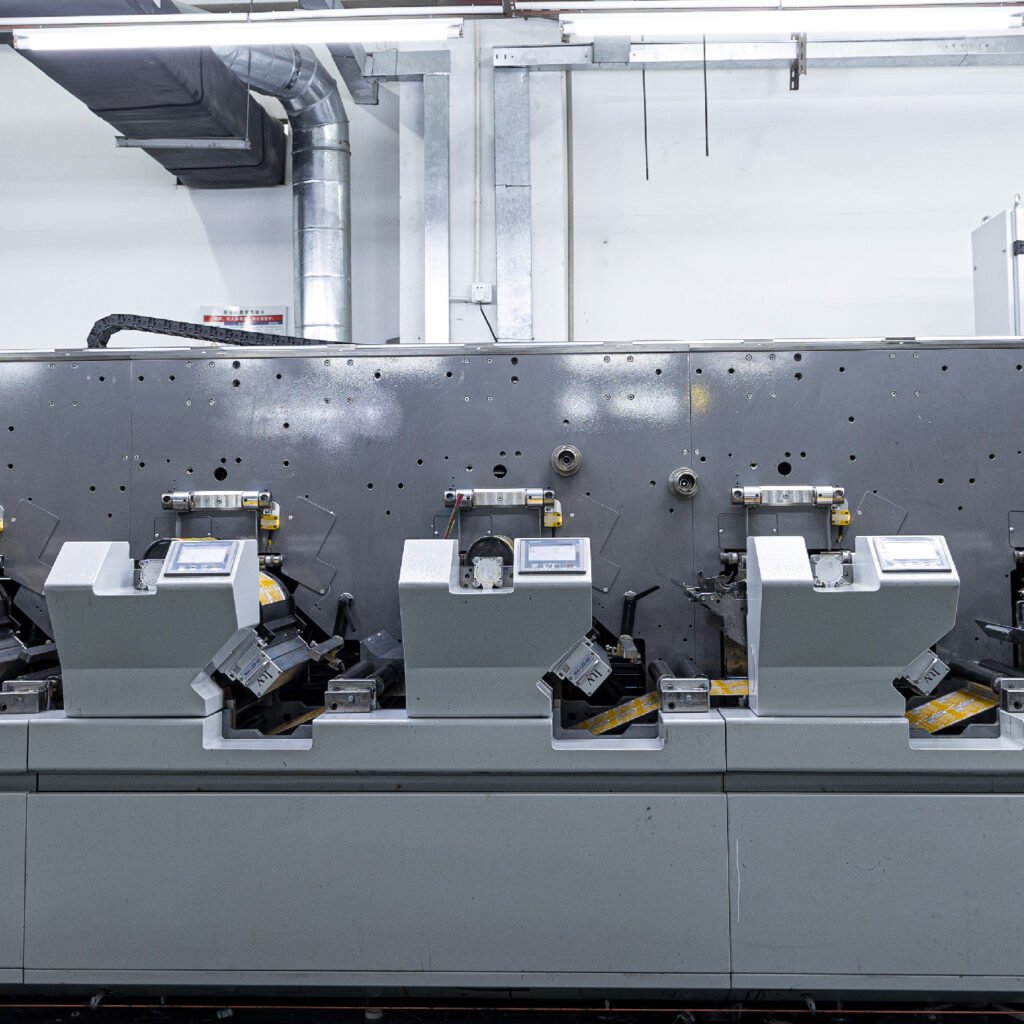 Jak technologia LED UV rewolucjonizuje druk fleksograficzny wąskowstęgowy