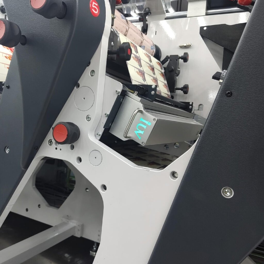 Jak technologia LED UV wspiera zrównoważony rozwój w drukarniach etykiet i opakowań