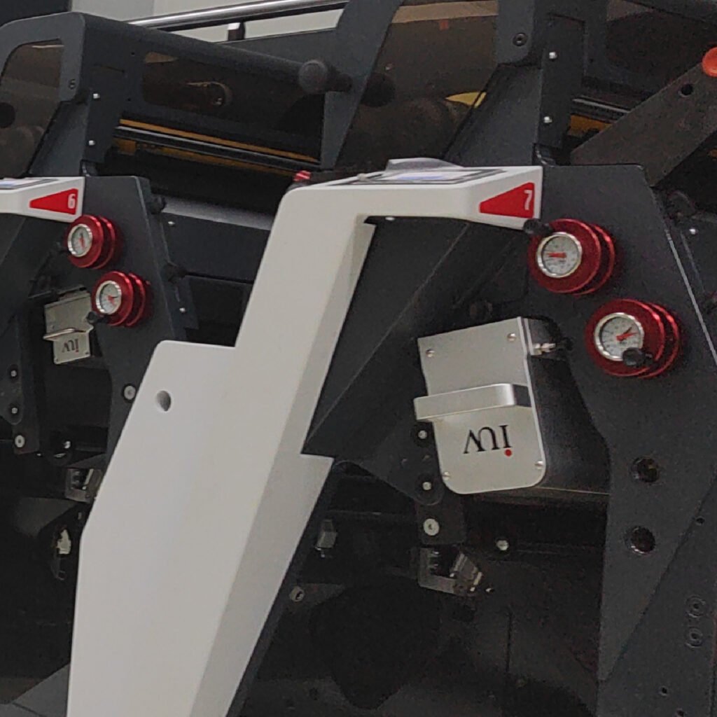 Nowoczesne systemy utwardzania UV w druku etykiet – precyzja i wydajność w jednym