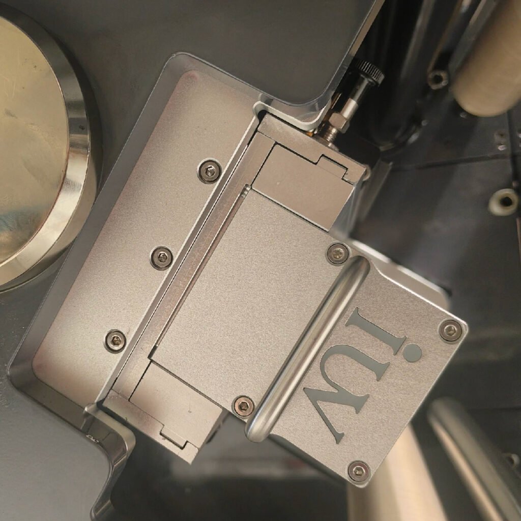 Automatyczne zarządzanie energią UV w nowoczesnych liniach wąskowstęgowych