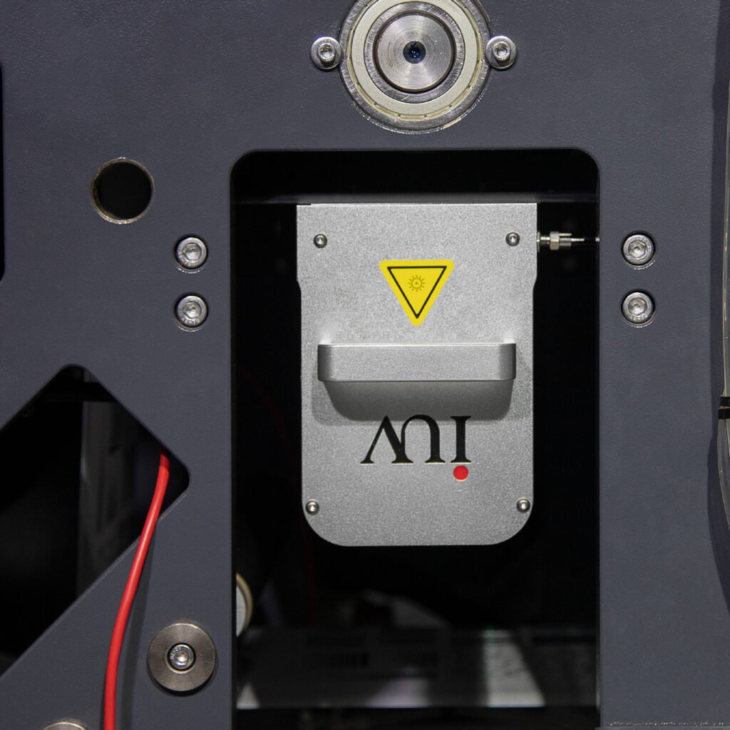 Druk etykiet samoprzylepnych z wykorzystaniem LED UV – praktyczne korzyści dla producentów