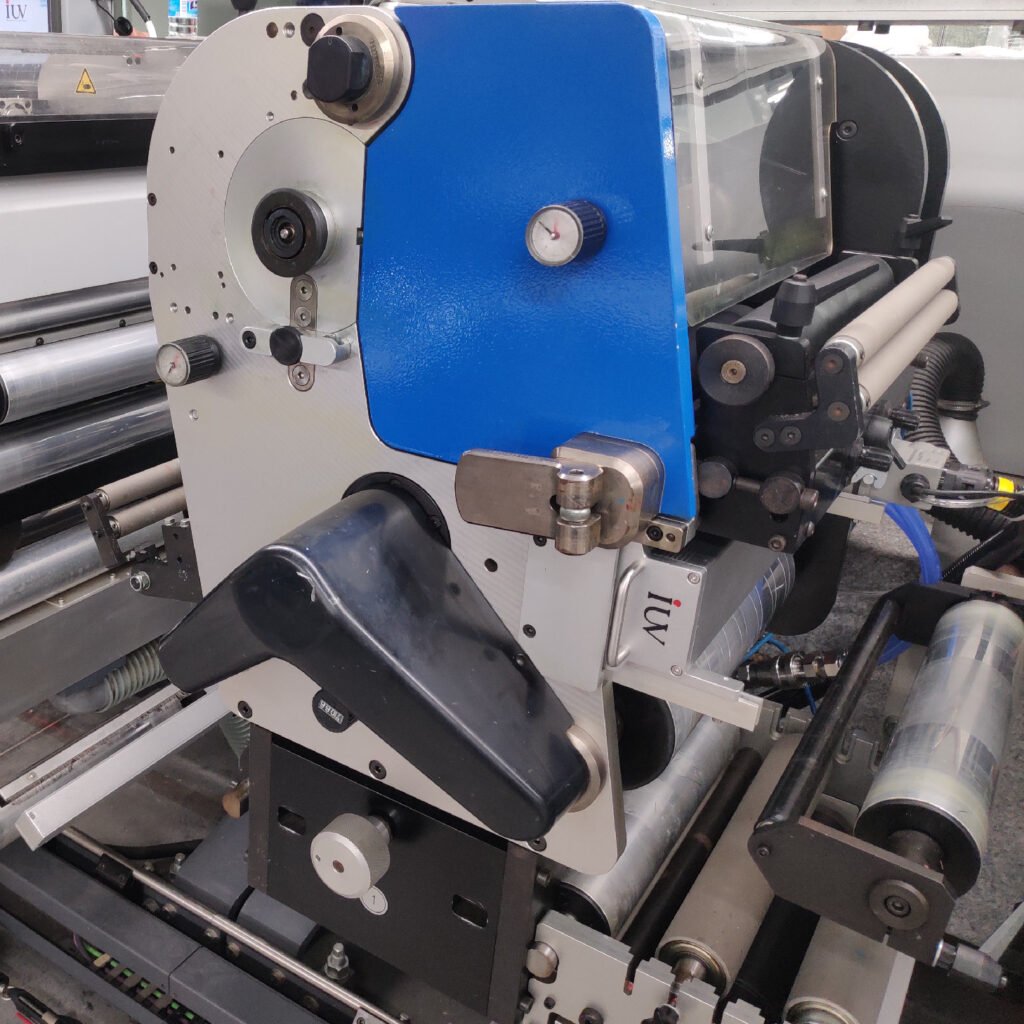 Integracja LED UV z maszynami do druku etykiet — co warto wiedzieć przed wyborem