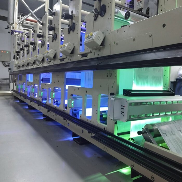 Integracja systemów LED UV o dużej intensywności z liniami drukującymi do etykiet — kluczowe korzyści