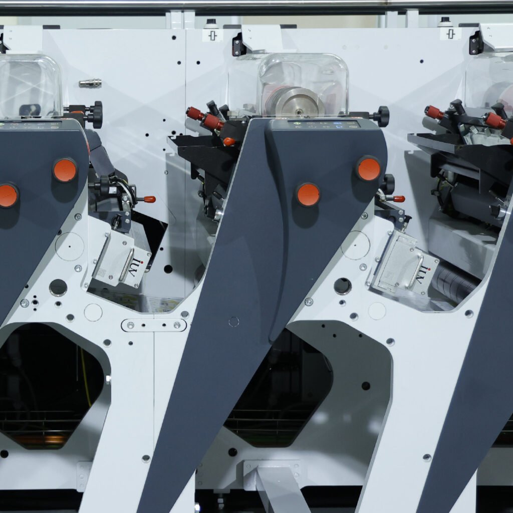 Jak systemy utwardzania LED rewolucjonizują wydajność w produkcji etykiet i opakowań