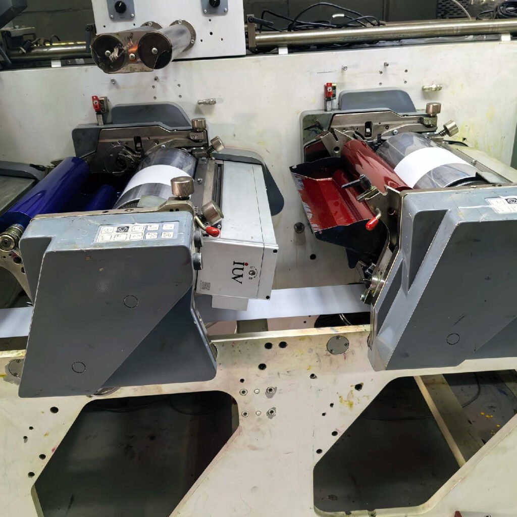 Nowoczesne systemy LED UV w liniach do druku cyfrowego etykiet — przewagi technologiczne