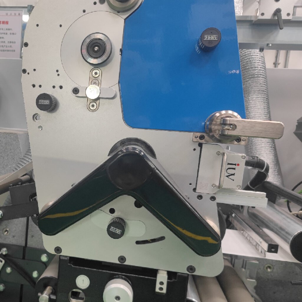 Jak poprawić przyczepność farby w druku etykiet dzięki technologii UV LED