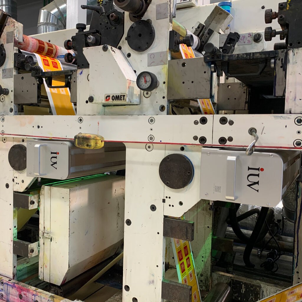 Przewodnik techniczny Dobór systemu UV LED do maszyn wąskowstęgowych