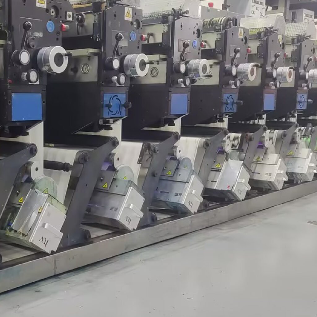 Technologia LED UV w produkcji etykiet odpor­nych na chemikalia i ścieranie