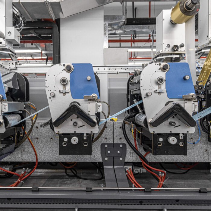 Przewodnik integracji Jak zainstalować systemy utwardzania UV LED na wąskowstęgowych rotacyjnych maszynach etykietowych