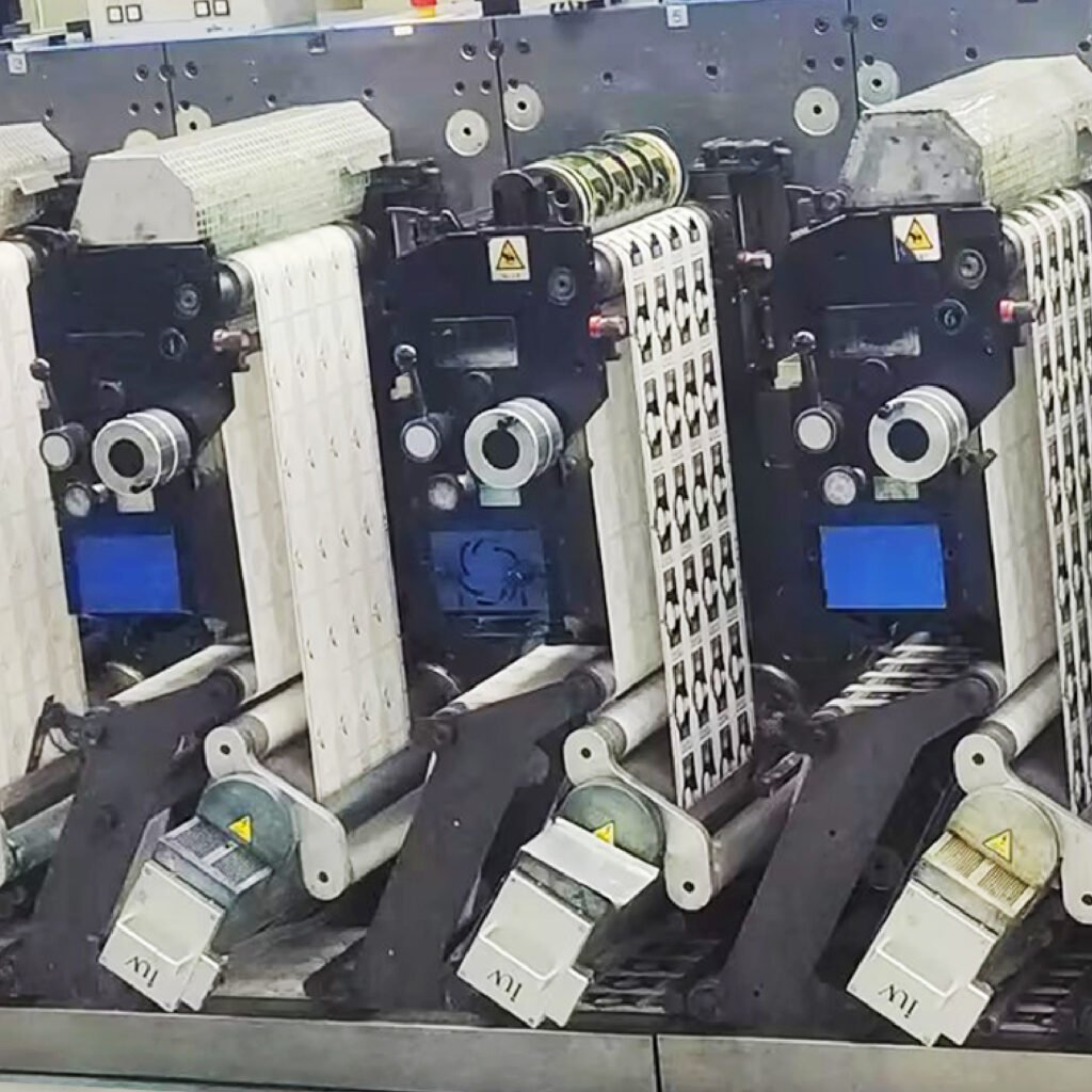 Review rozwiązań UV LED dla drukarni etykiet przechodzących na krótkie serie