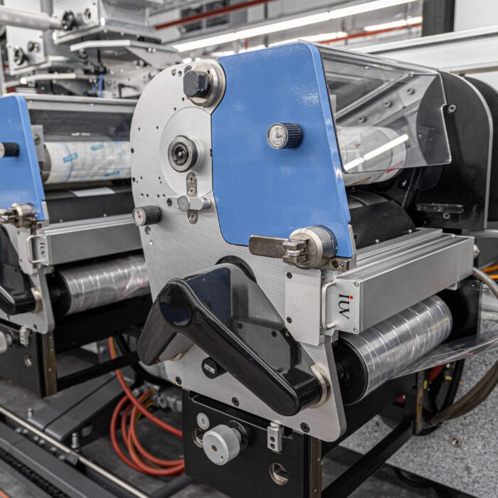 Montaż kaset LED UV Prosta instrukcja mocowania lamp na maszynie do etykiet.