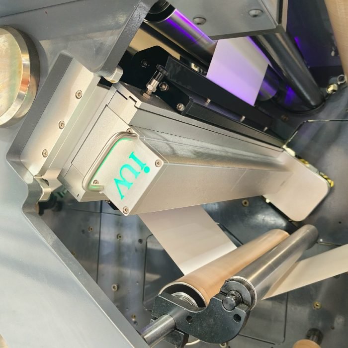 Automatyzacja procesów druku UV — nowa era precyzyjnej produkcji etykiet