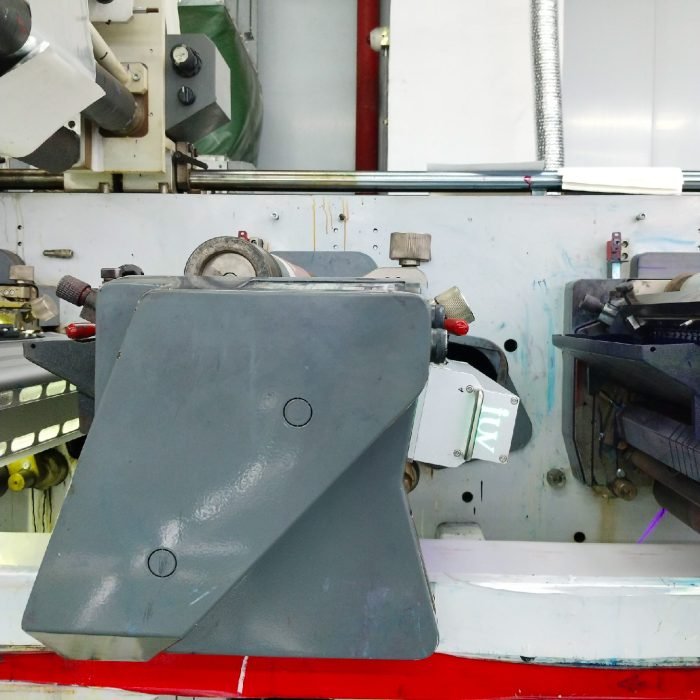 Dlaczego drukarnie przechodzą na systemy LED UV Analiza korzyści technologicznych