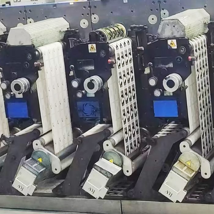 Druk fleksograficzny LED w druku wąskowstęgowym – precyzja i szybkość w jednym procesie