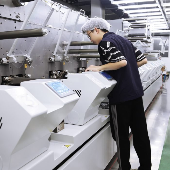 Drukowanie etykiet w druku offsetowym – precyzja kolorów i jakość premium