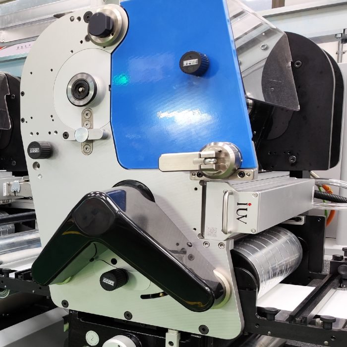 Integracja LED UV z maszynami fleksograficznymi dla lepszego druku na foliach i laminatach