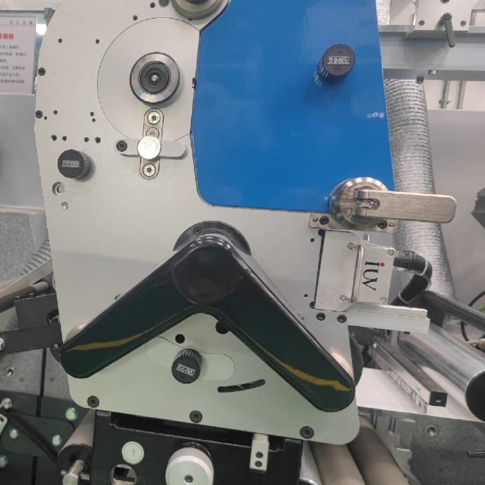 Jak poprawić przyczepność farby w druku etykiet dzięki technologii UV LED