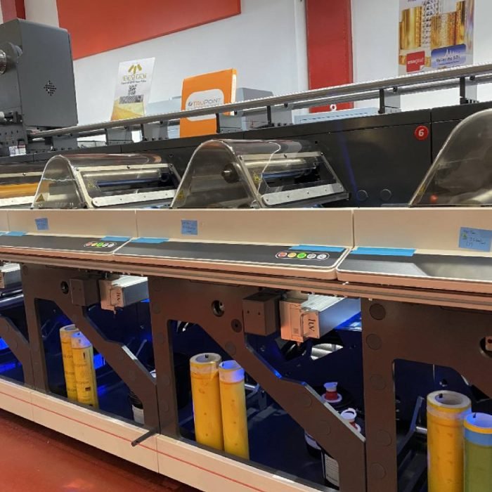 Jak system utwardzania UV rewolucjonizuje druk fleksograficzny etykiet