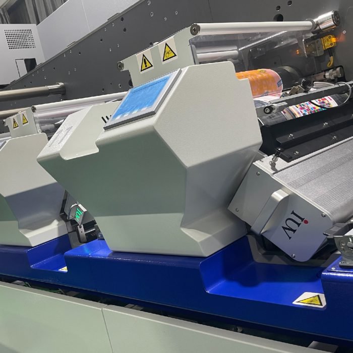 Jak systemy LED UV zmieniają jakość i efektywność w druku fleksograficznym