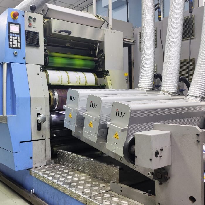 Jak systemy utwardzania LED UV zmieniają produkcję etykiet w druku wąskowstęgowym