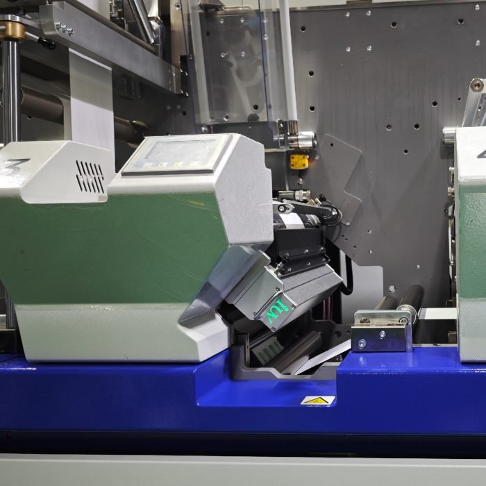 Jak systemy utwardzania UV wpływają na szybkość produkcji i jakość druku w maszynach wąskowstęgowych