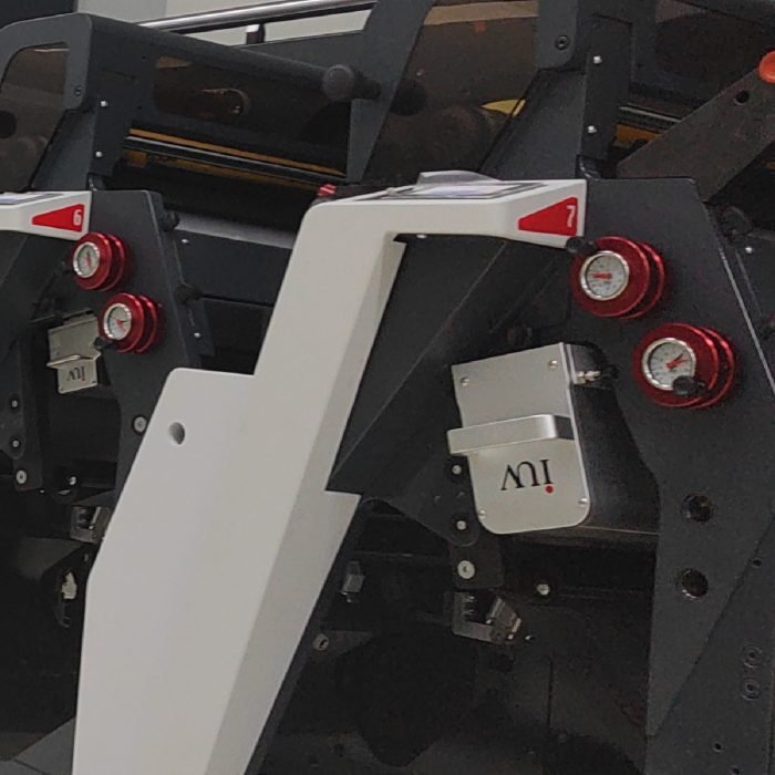 Nowoczesne systemy utwardzania UV w druku etykiet – precyzja i wydajność w jednym