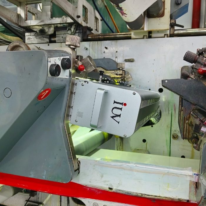 Porównanie system utwardzania LED vs tradycyjny UV – co wybrać do swojej maszyny drukarskiej