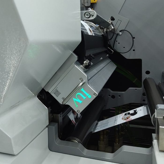 Porównanie systemów utwardzania UV i LED UV – co lepiej sprawdza się w druku etykiet