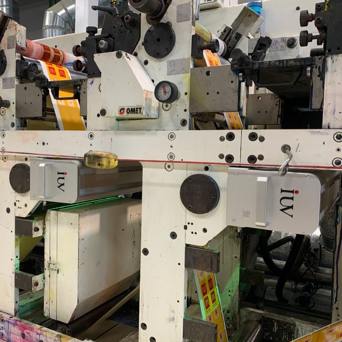 Przewodnik techniczny Dobór systemu UV LED do maszyn wąskowstęgowych