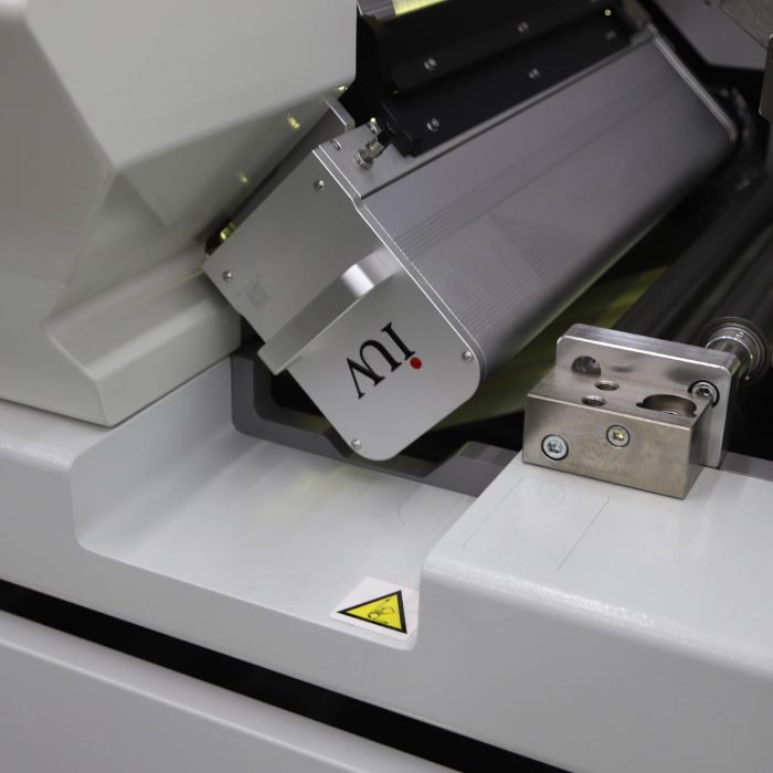 System utwardzania UV w druku etykiet – jak technologia UV poprawia przyczepność i trwałość farb