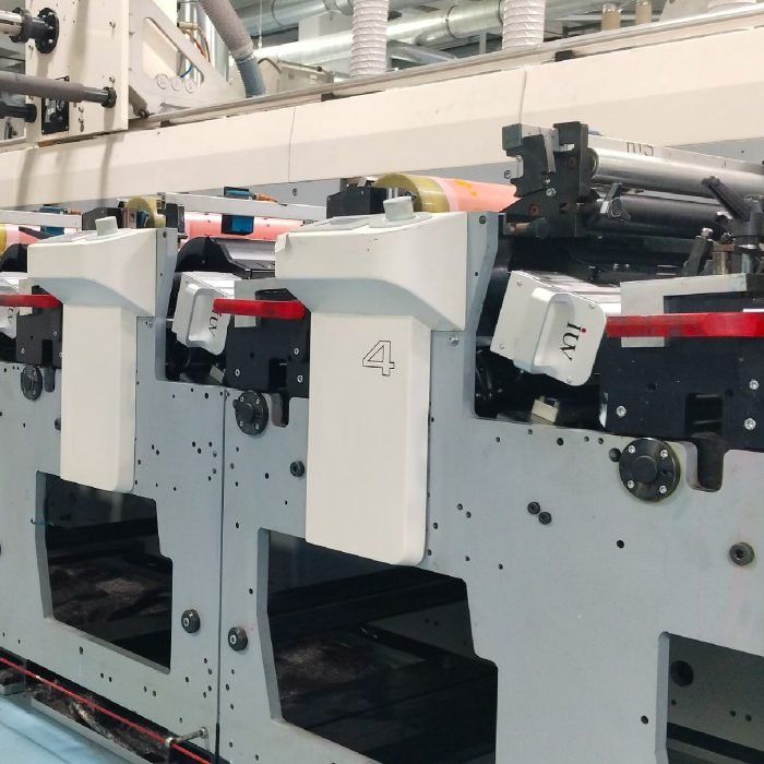 Systemy LED UV a tradycyjne lampy rtęciowe – porównanie technologii w druku