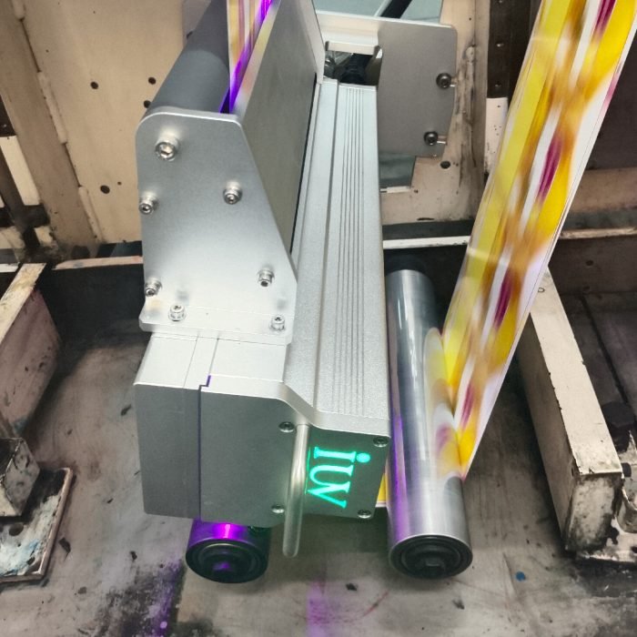 Systemy LED UV w druku fleksograficznym – oszczędności, precyzja i jakość nadruku