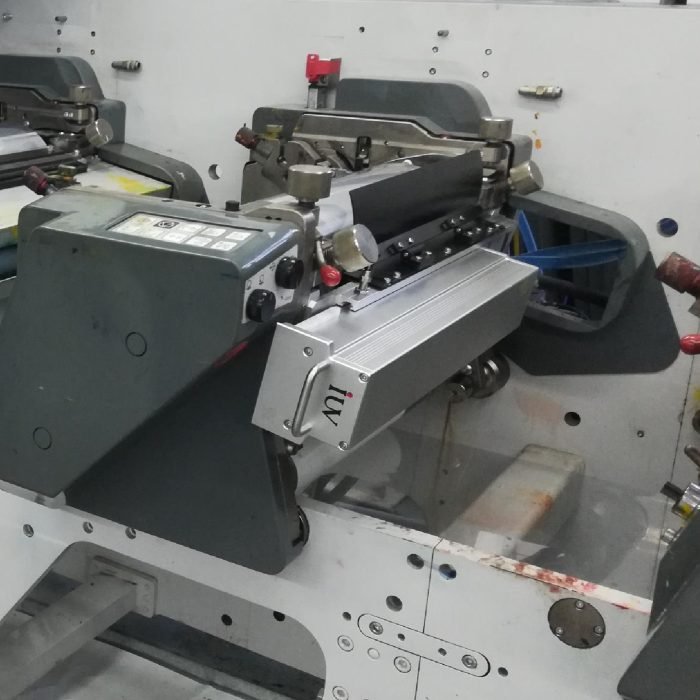 Technologia LED UV a trwałość kolorów i odporność nadruku – nowe standardy w druku etykiet