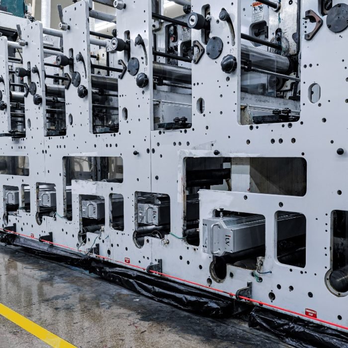 Zastosowanie druku LED UV w produkcji etykiet samoprzylepnych i opakowań